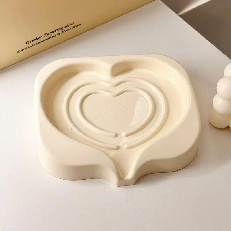 Heart-Shaped Plastic Durable Self-Draining Soap Dish - Anti-Slip Holder for Bathroom Sink, Kitchen Use, Home Decoration