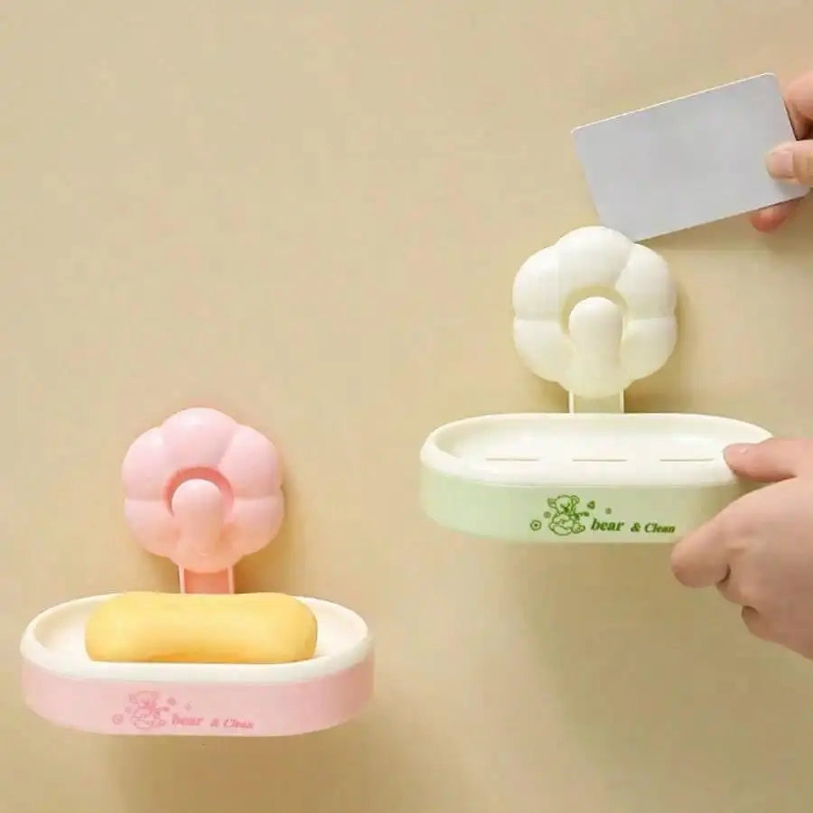 1pc Cute Bear Print Wall-Mounted Plastic Soap Dish with Flower-Shape Suction Cup, No-Drill Self-Adhesive Soap Holder with Drainage Tray, Stylish Functional Bathroom Organizer for Home Use