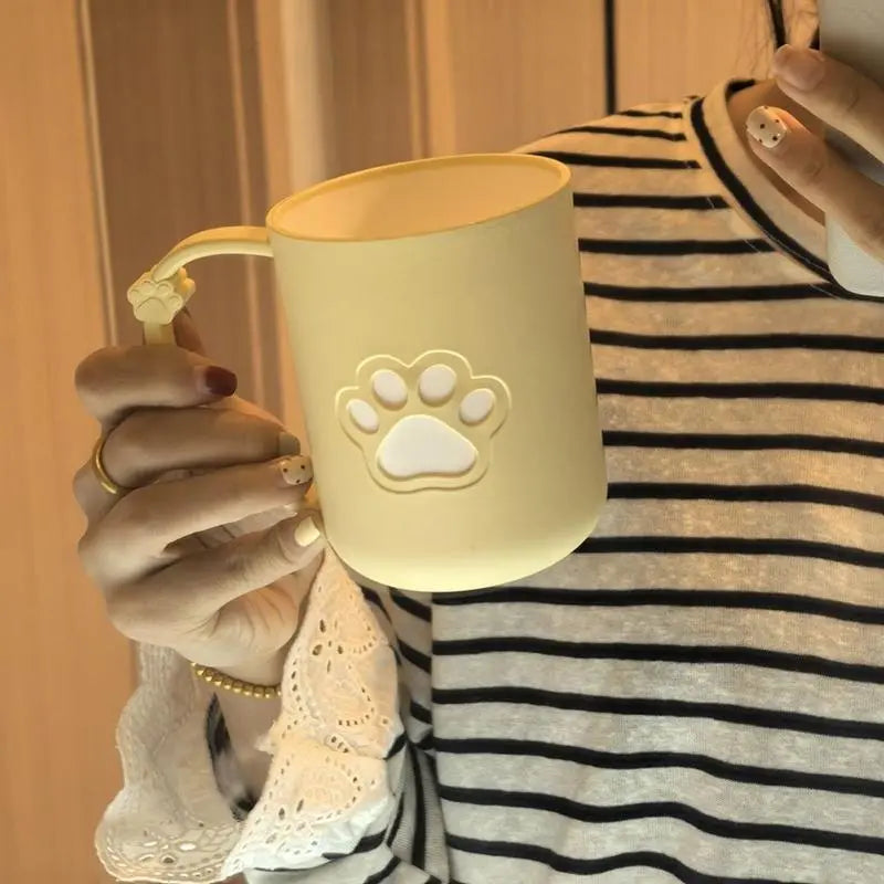 1pc Cute Cartoon Cat Paw Plastic Bathroom Tumbler with Handle - Individual Pack, Portable Mouthwash Cup & Toothbrush Holder for Adult, Youth Home Bathroom Supplies (as pictures)
